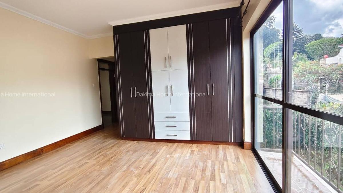 4 Bed Townhouse with En Suite in Brookside - 9