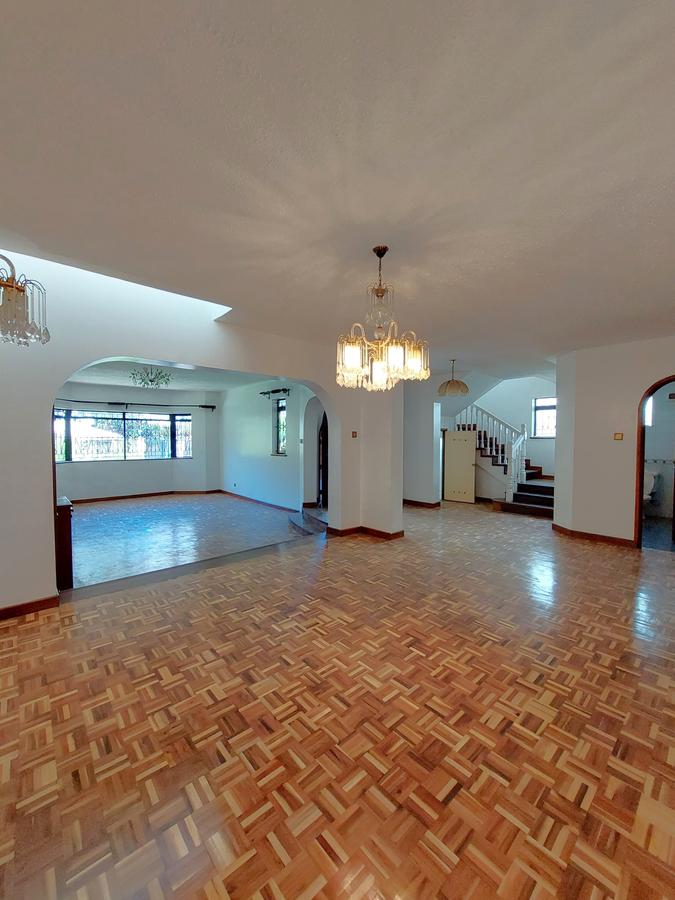 4 Bed Townhouse with En Suite in Westlands Area - 1