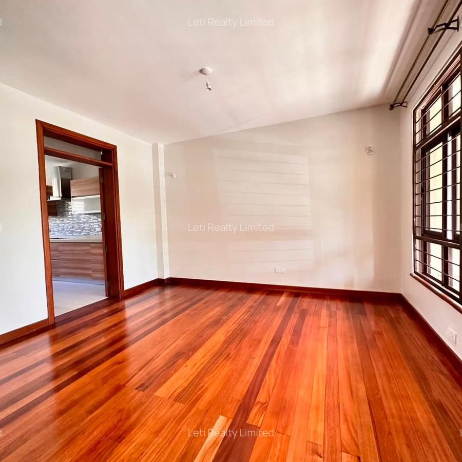 5 Bed Townhouse with En Suite in Lavington - 3