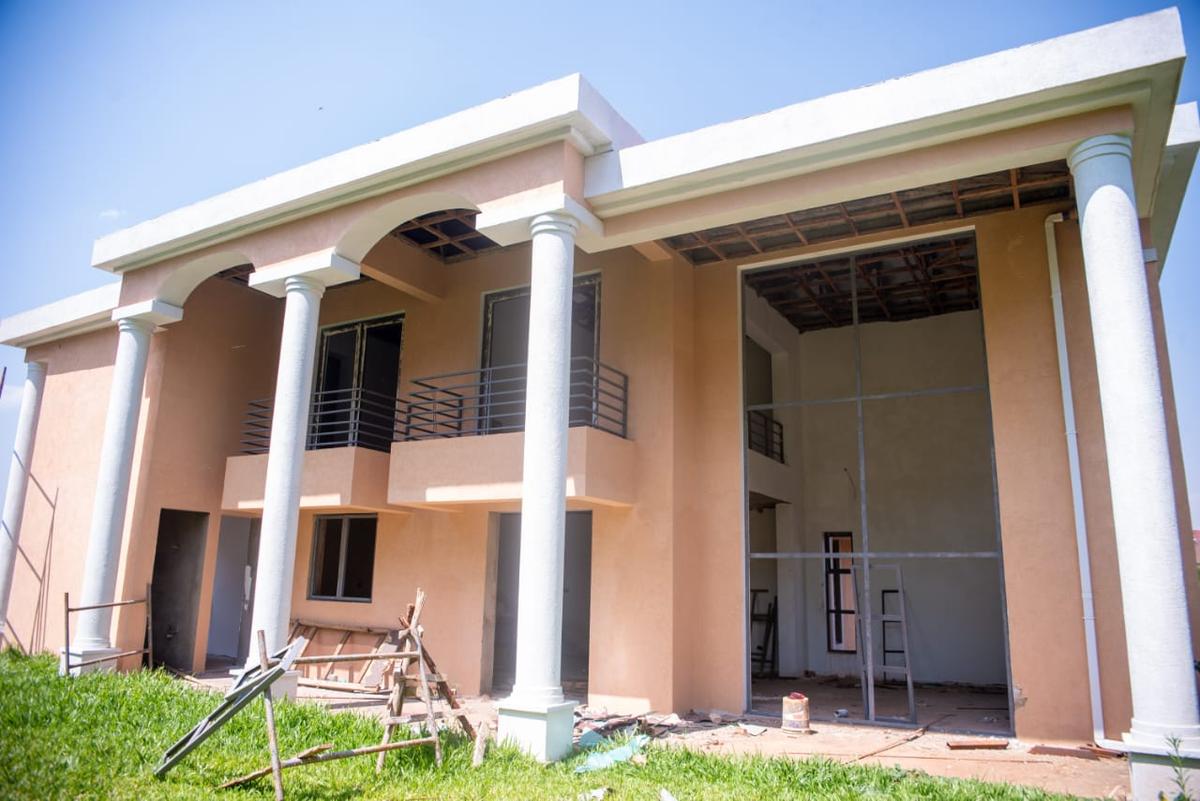 6 bed house with garden in kiambu road