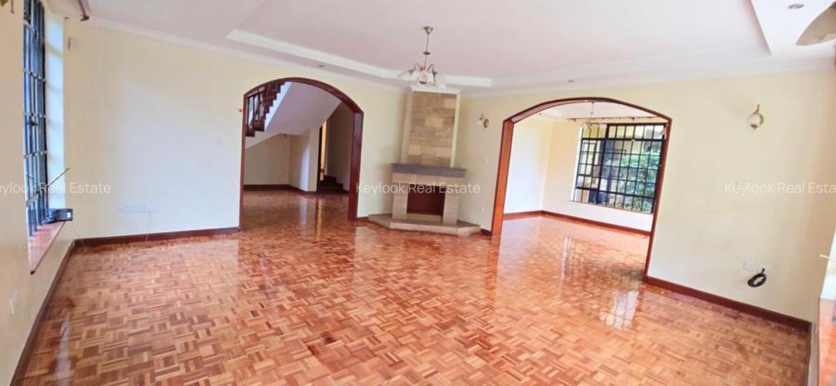 4 Bed Townhouse with En Suite at Lavington - 2