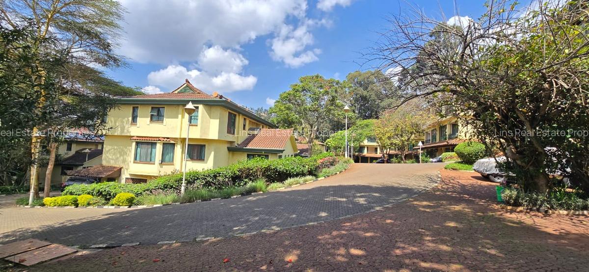 4 Bed Townhouse with En Suite in Kyuna - 9