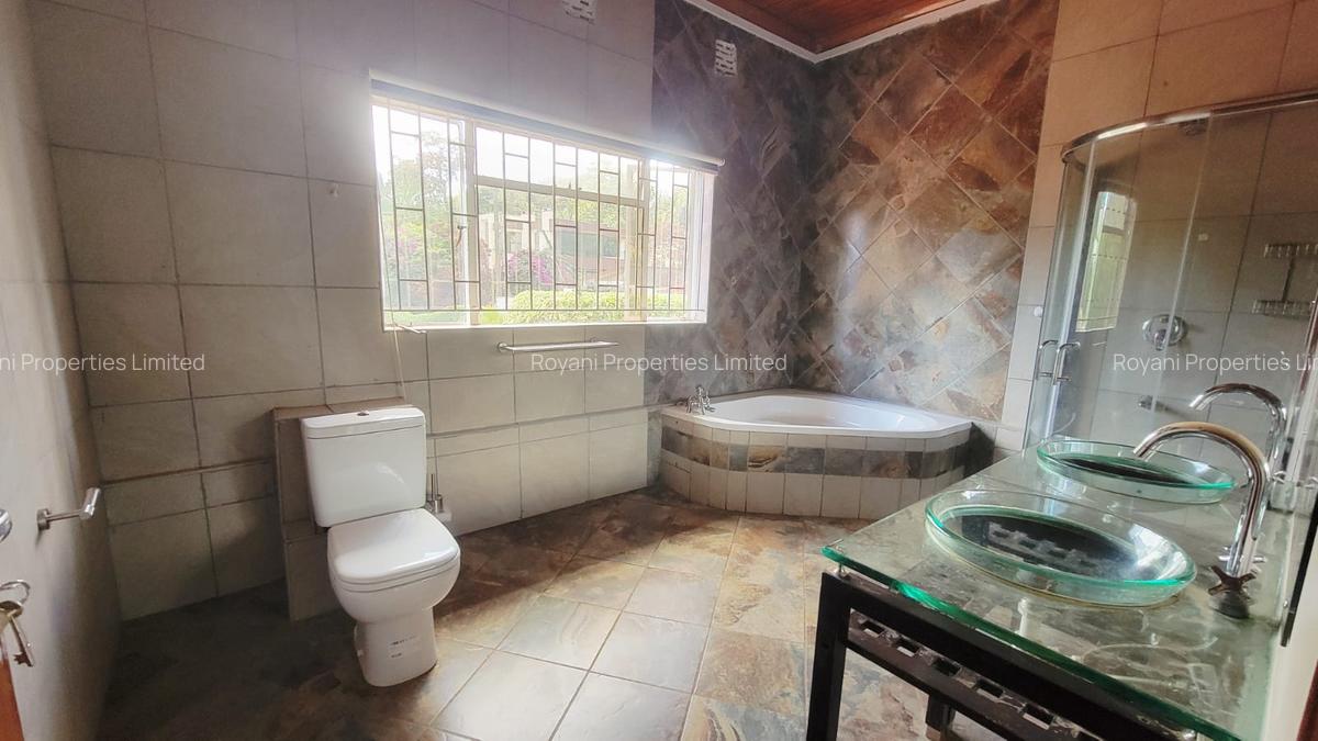 5 Bed House with En Suite in Rosslyn - 10
