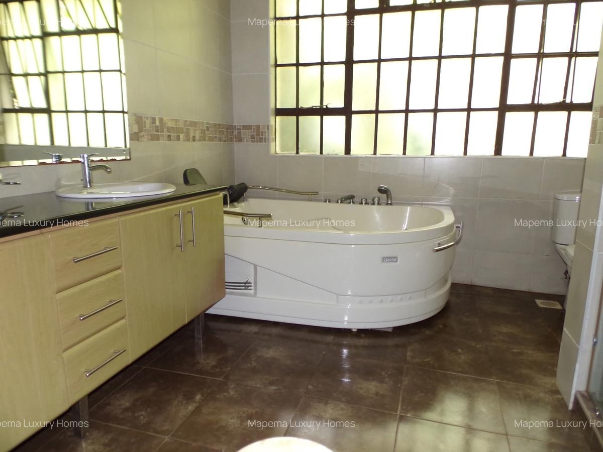 4 Bed House with En Suite at Windy Ridge - 8