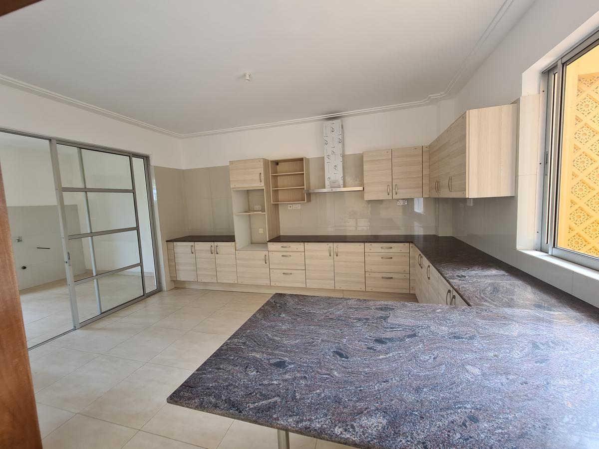 4 Bed Apartment with En Suite in Nyali Area - 5