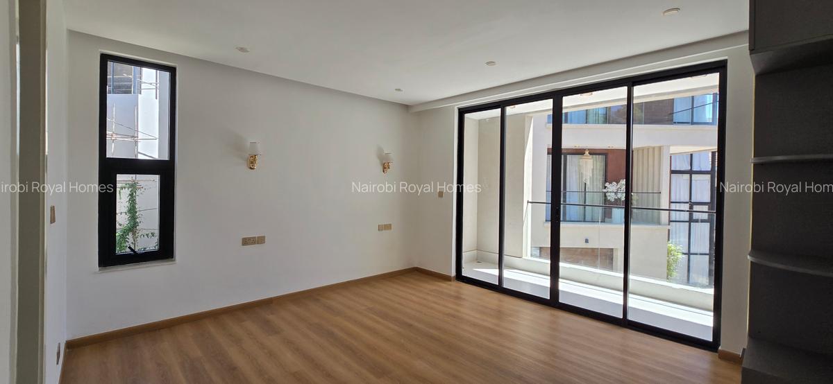 5 Bed Townhouse with En Suite at Lavington Green - 12