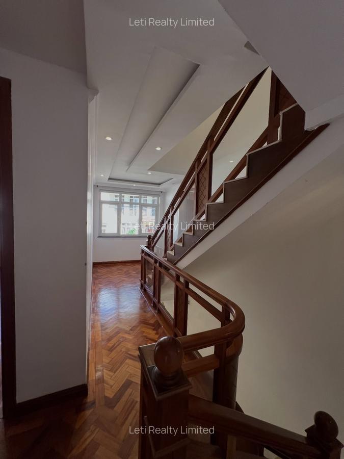 6 Bed Townhouse with En Suite in Lavington - 8