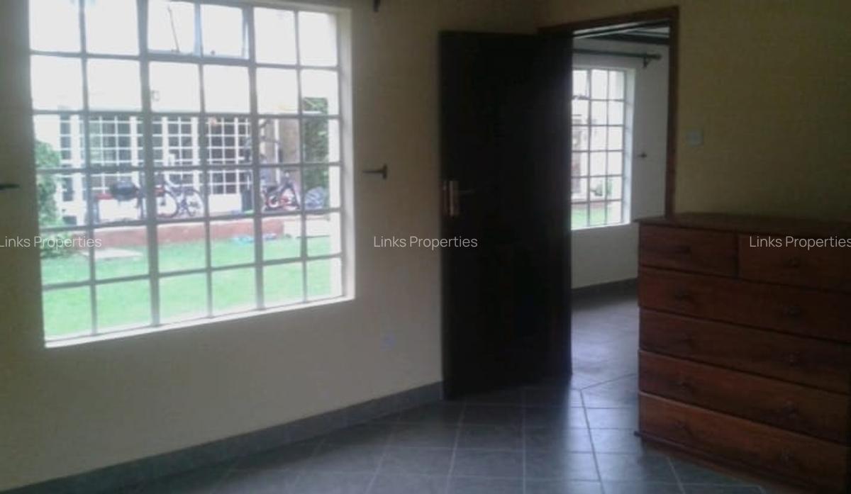 2 Bed House with En Suite at Karen Road - 13