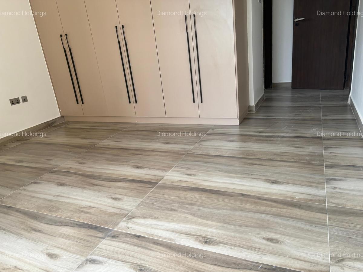 3 Bed Apartment with En Suite in Brookside - 6