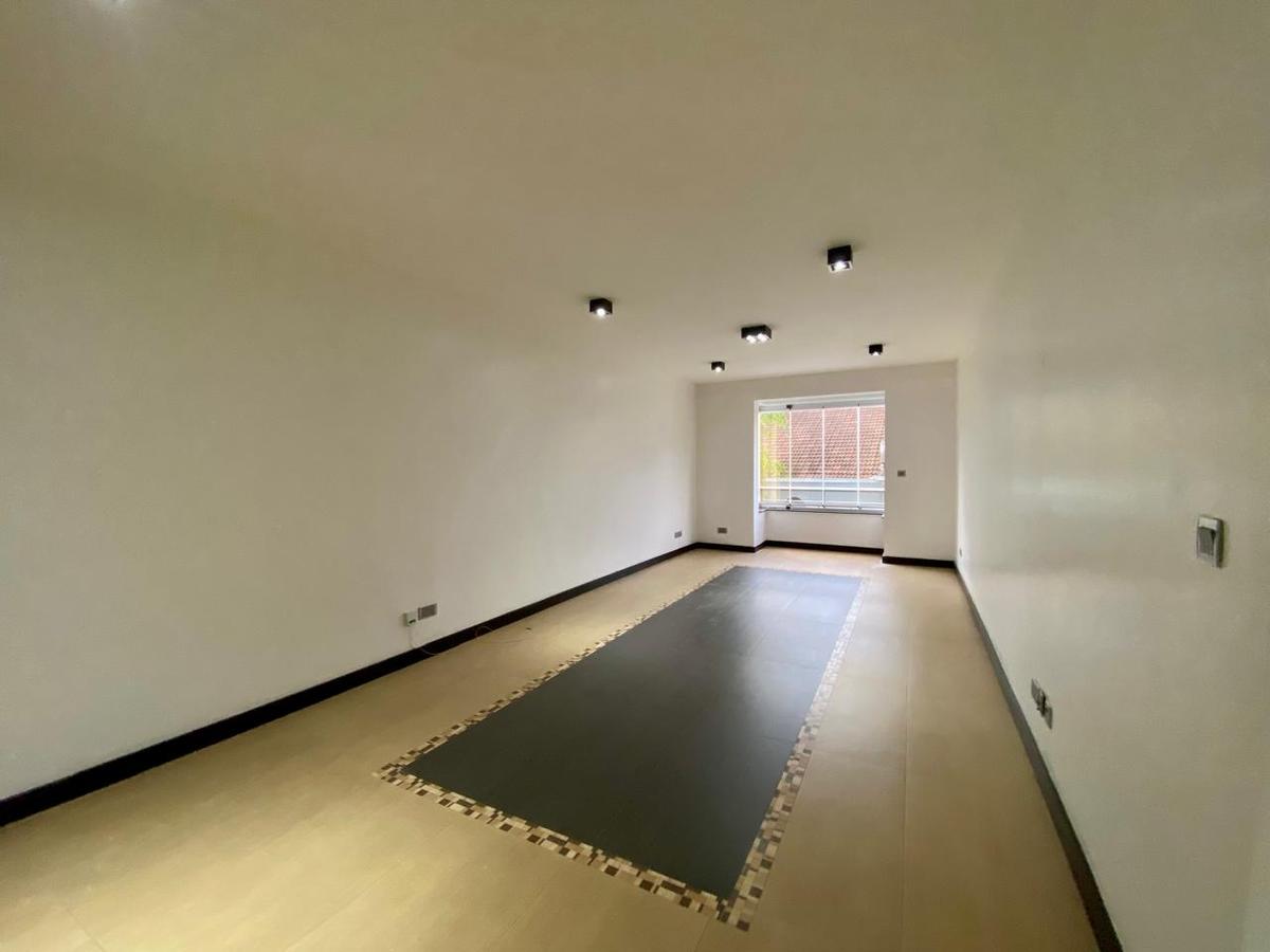 3 Bed Apartment with En Suite in Riverside - 15