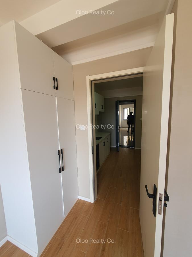 Studio Apartment with Swimming Pool at Wanyee Road - 8