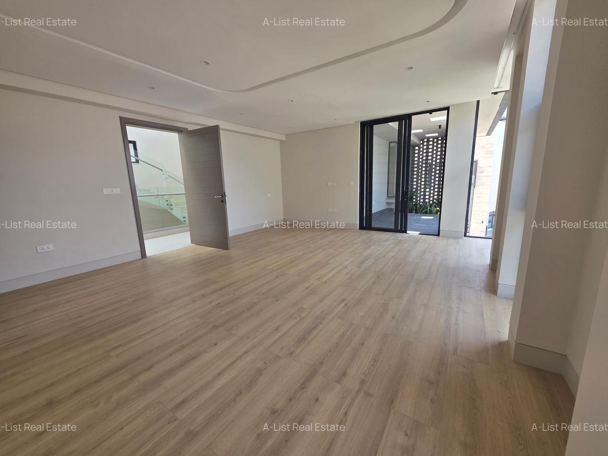 5 Bed Villa with En Suite at Grevilia Grove - 9