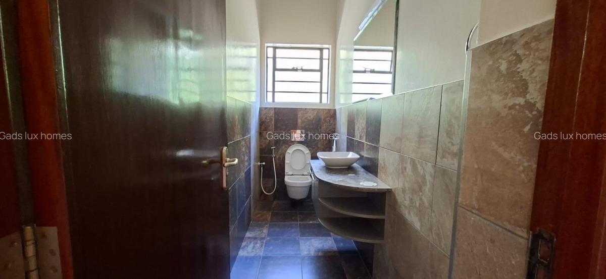 5 Bed Townhouse with En Suite at Lowerkabete - 11