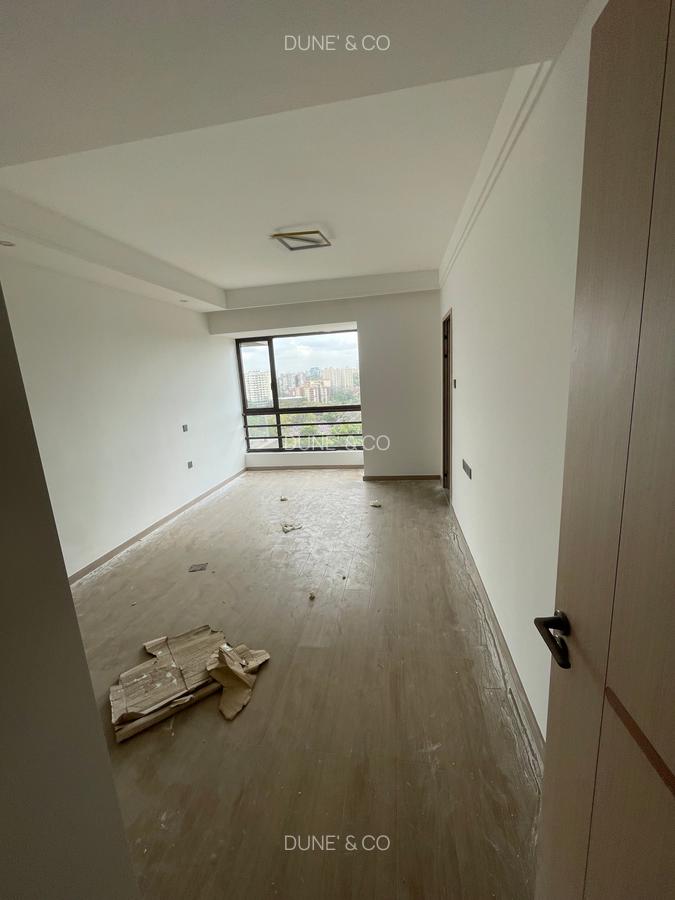 3 Bed Apartment with En Suite in Riverside - 10