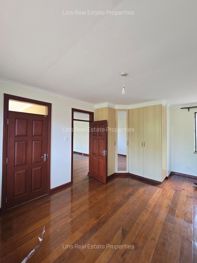 5 Bed Townhouse with En Suite in Brookside - 5