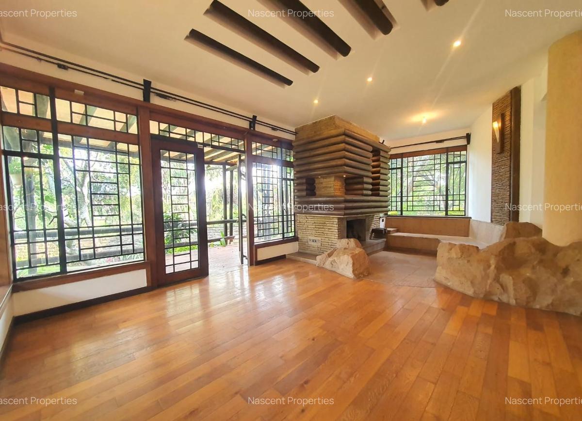 5 Bed Villa with En Suite at Lake View - 9