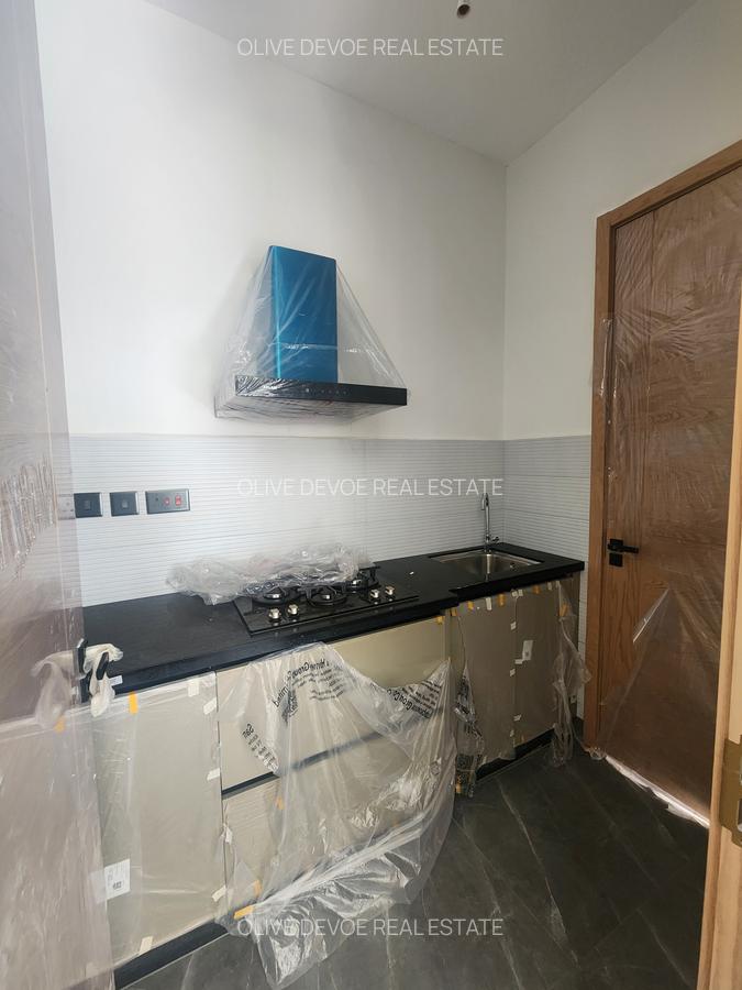 5 Bed Townhouse with En Suite in Lavington - 2