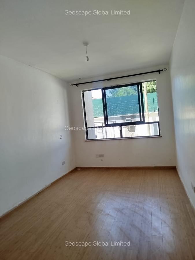 5 Bed House with En Suite in Lavington - 9