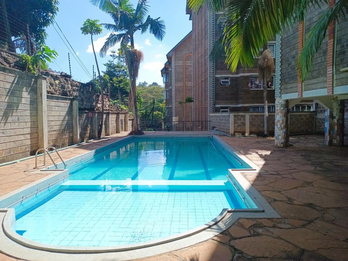 4 Bed Apartment with En Suite at Riverside Drive - 11