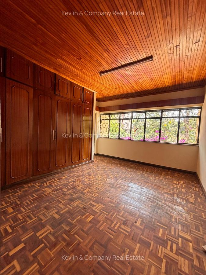 4 Bed House with Garden in Riverside - 6