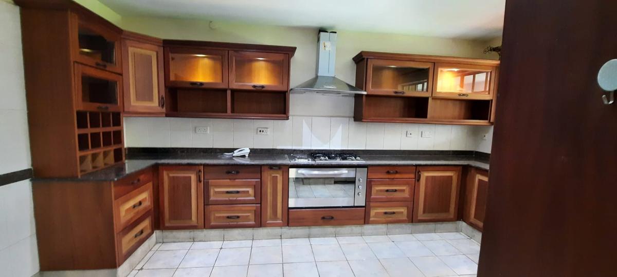 5 Bed Townhouse with En Suite in Lavington - 9