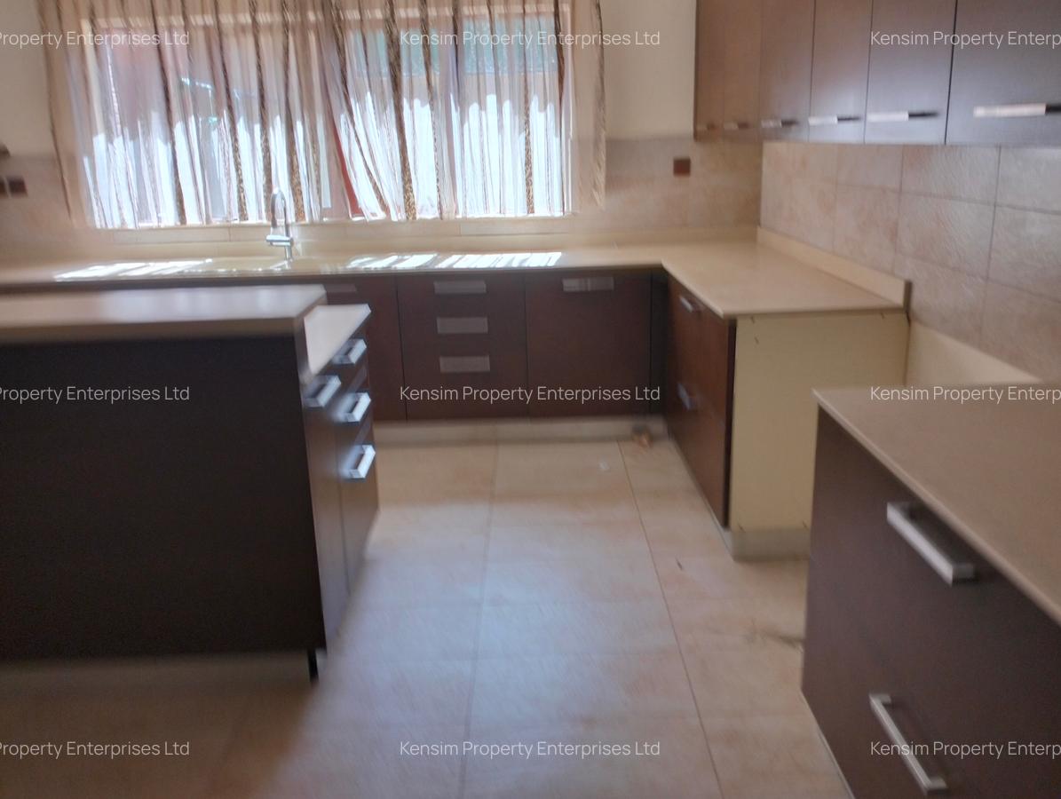 5 Bed Townhouse with En Suite in Lavington - 17