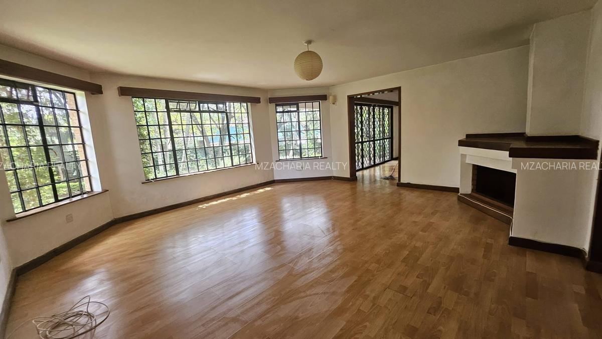 5 Bed House with En Suite in Runda - 3