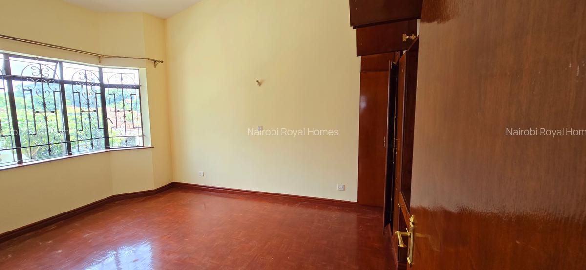 5 Bed Townhouse with En Suite at Riverside Drive - 6