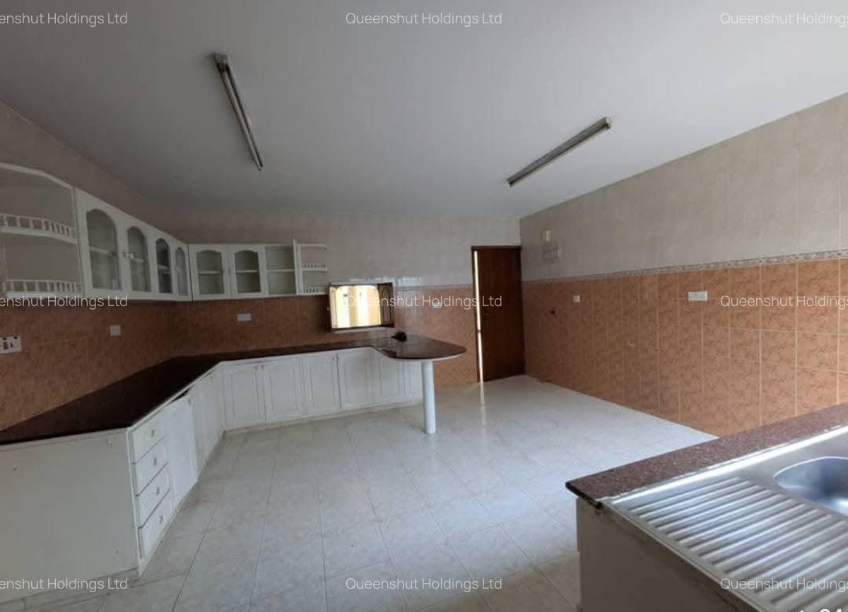 4 Bed Townhouse with En Suite in Westlands Area - 7