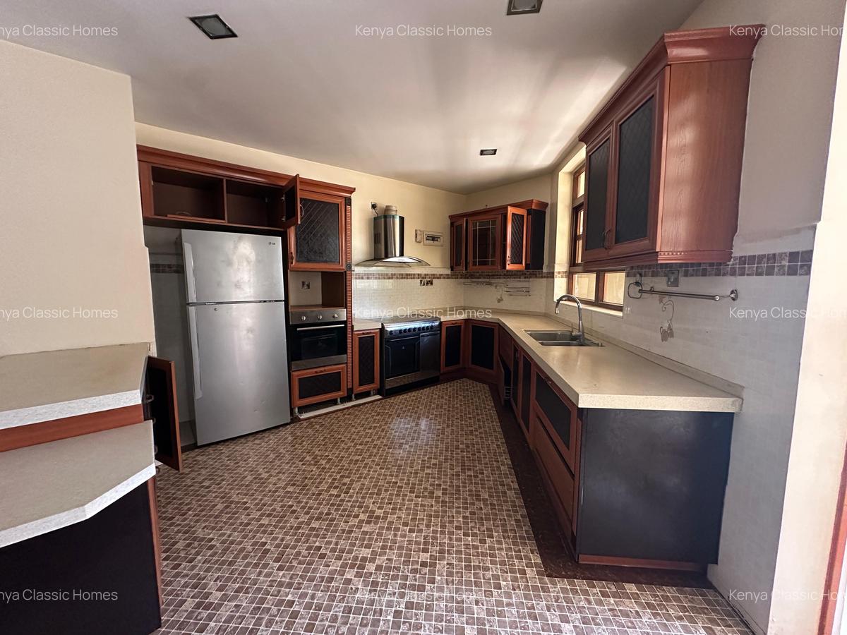 4 Bed Apartment with En Suite at Lavington - 5