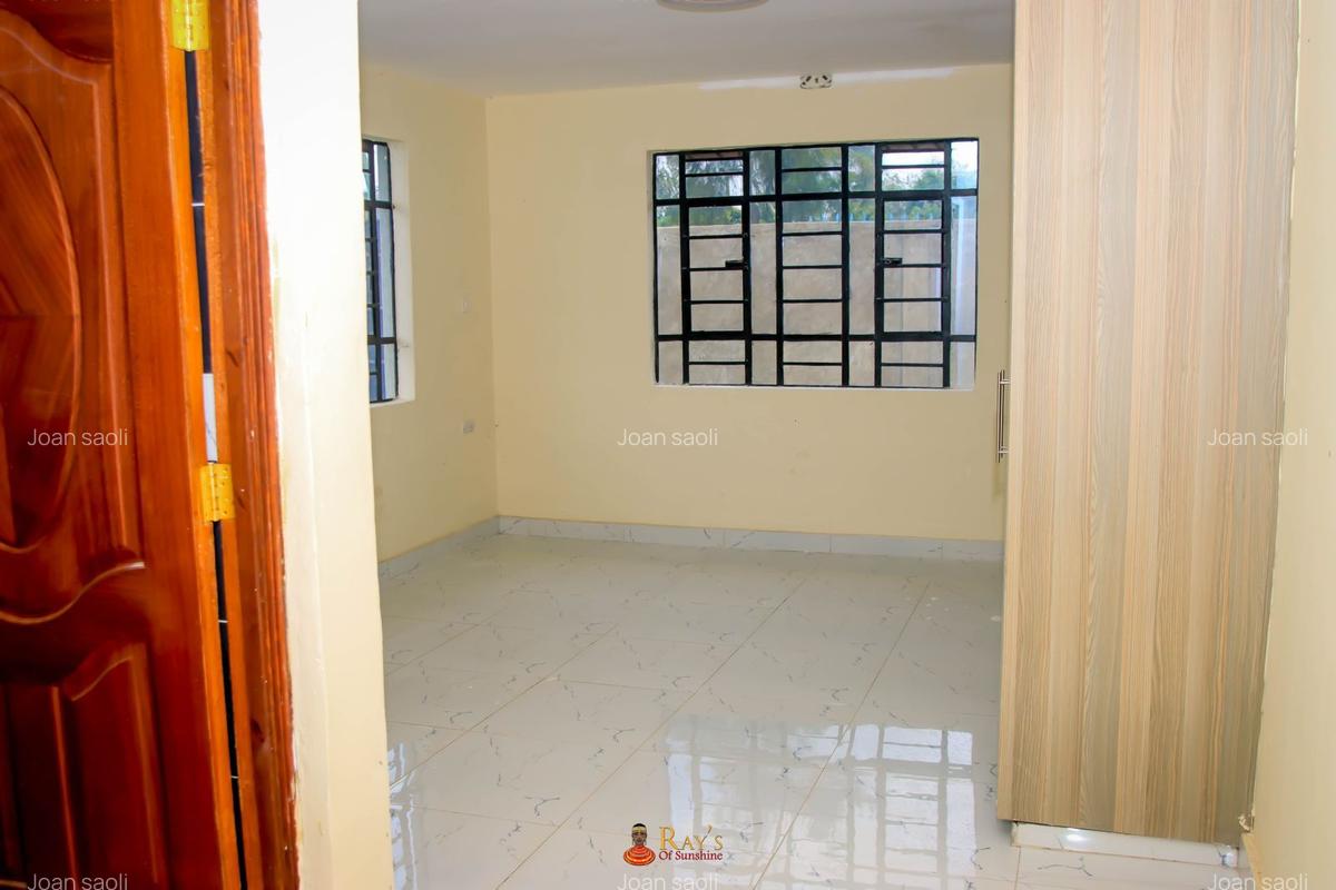 4 Bed House with En Suite at Shompole Road - 8