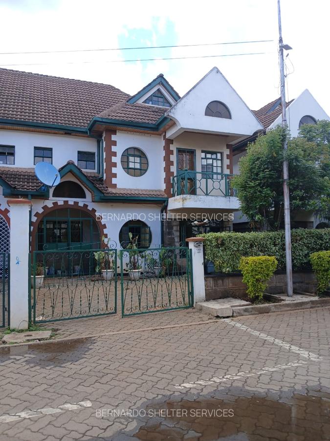 5 Bed House with En Suite at Red Cross - 1