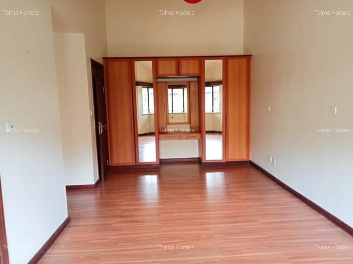 4 Bed Apartment with En Suite at Brookside Area - 13