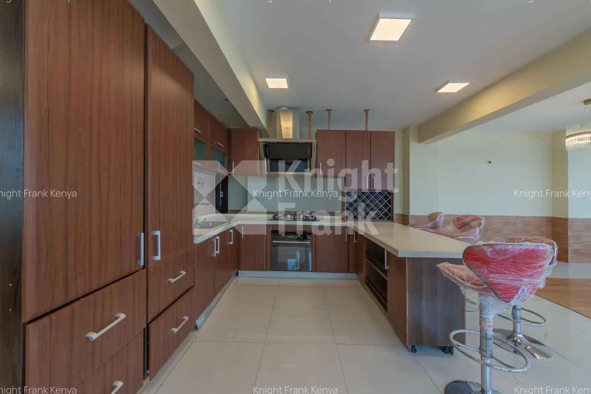 7 Bed House with En Suite at Un Crescent - 10