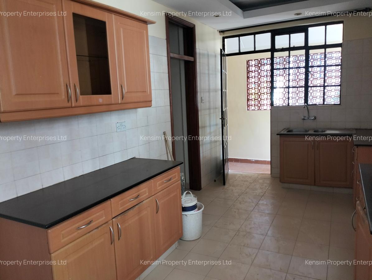4 Bed Townhouse with En Suite in Lavington - 10