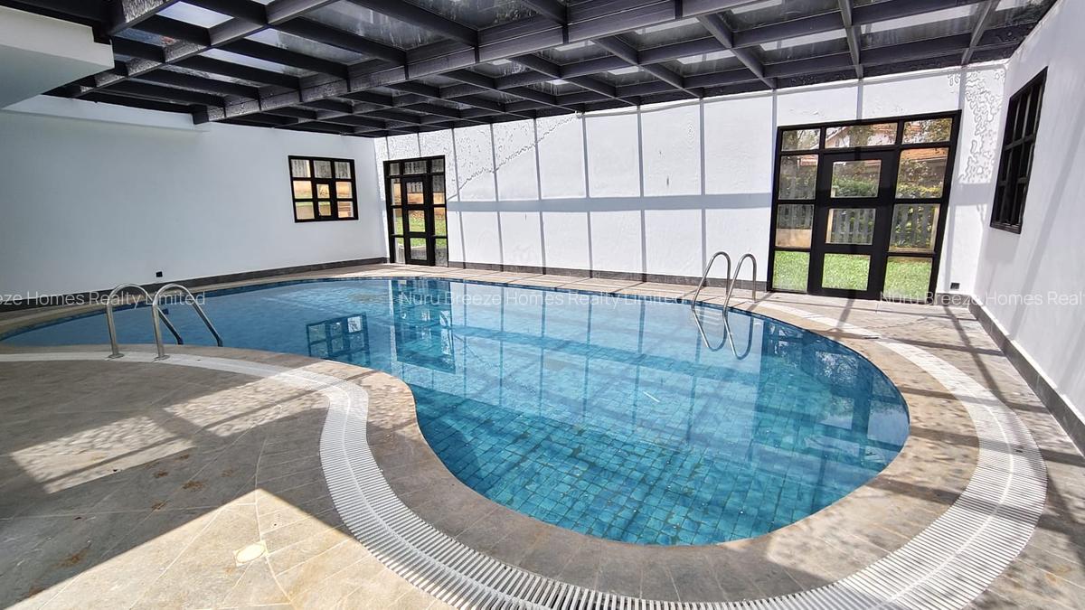 5 Bed House with En Suite in Ridgeways - 20