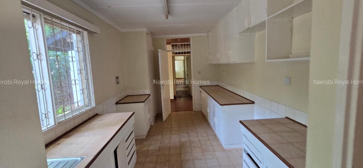 4 Bed House with En Suite at Loresho Crescent - 14