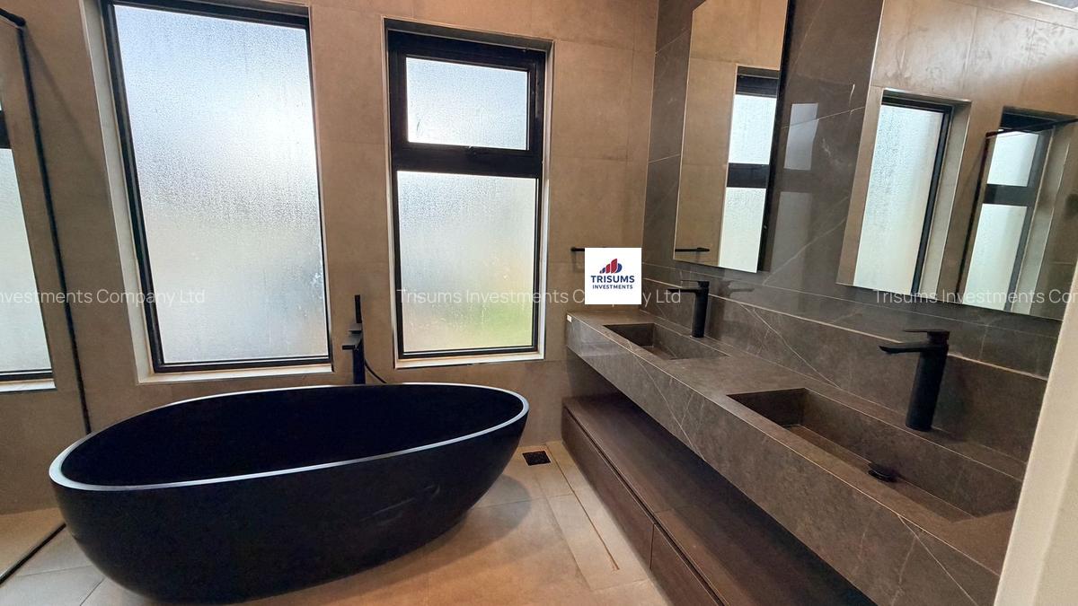 4 Bed House with En Suite in Runda - 14