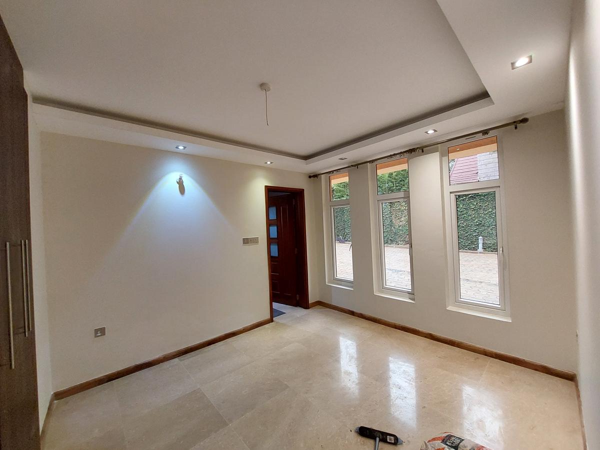 5 Bed Townhouse with En Suite at Convent Drive - 7