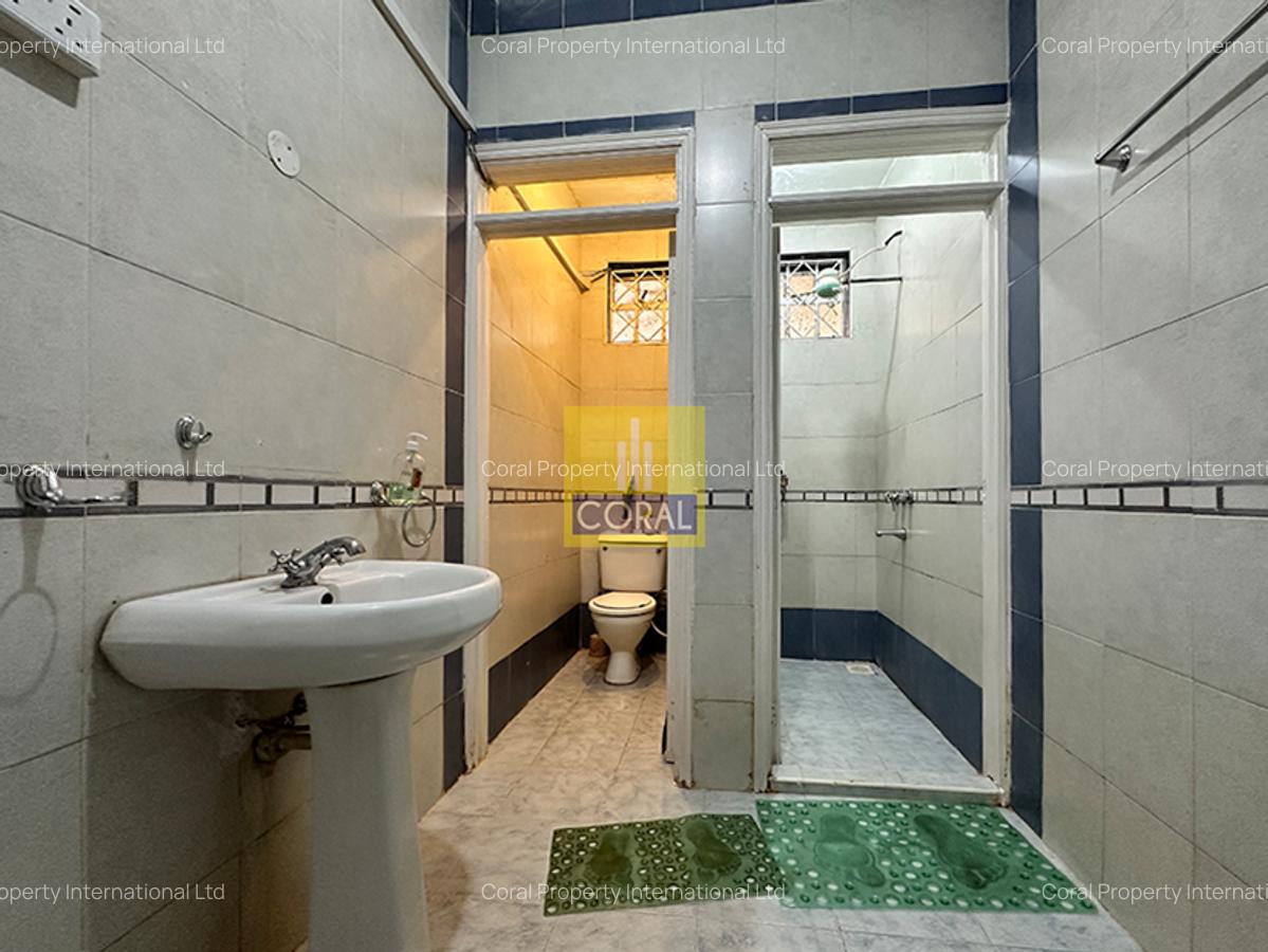 4 Bed Apartment in Parklands - 12