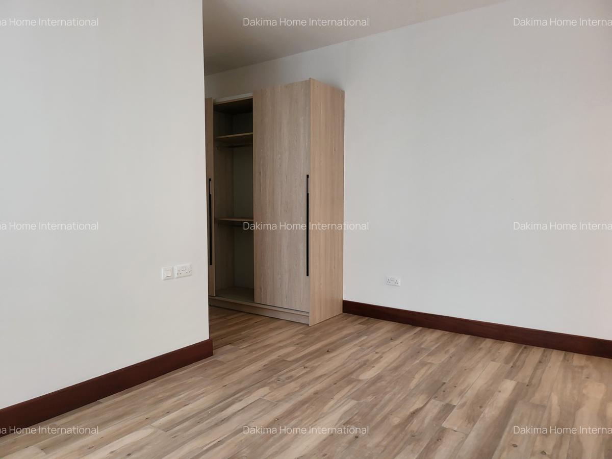 3 Bed Apartment with En Suite in Parklands - 15