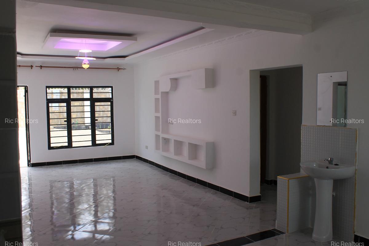 4 Bed House with En Suite at Merisho Road - 6