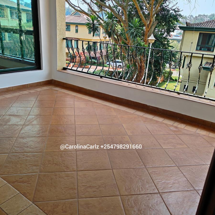 4 Bed Townhouse with En Suite at Brookside Drive - 12