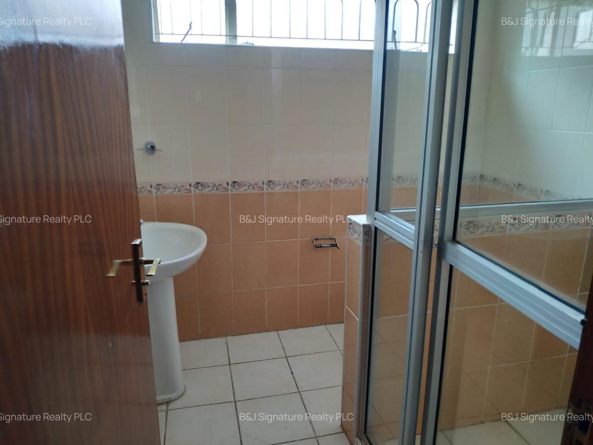 4 Bed Villa with En Suite in Spring Valley - 6