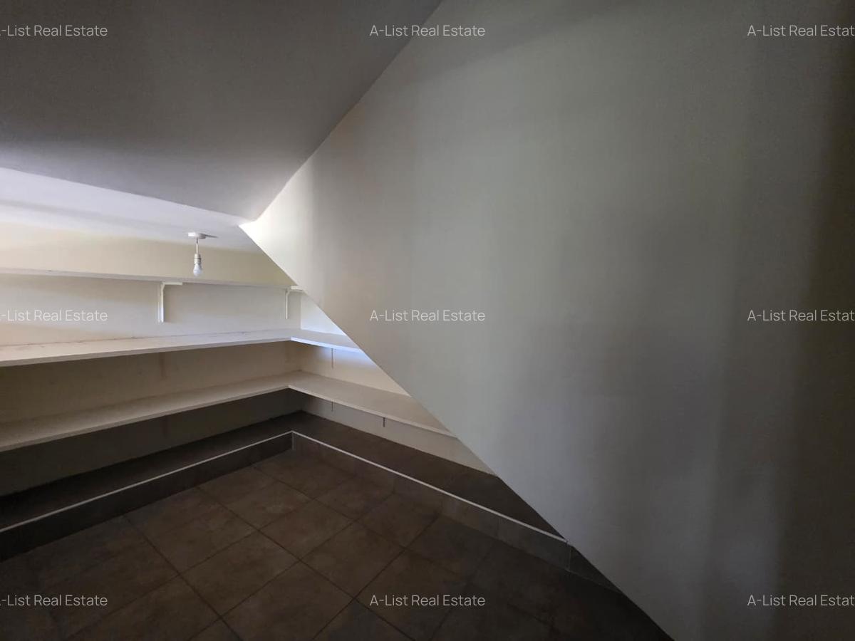 4 Bed Apartment with En Suite at Brookside - 16