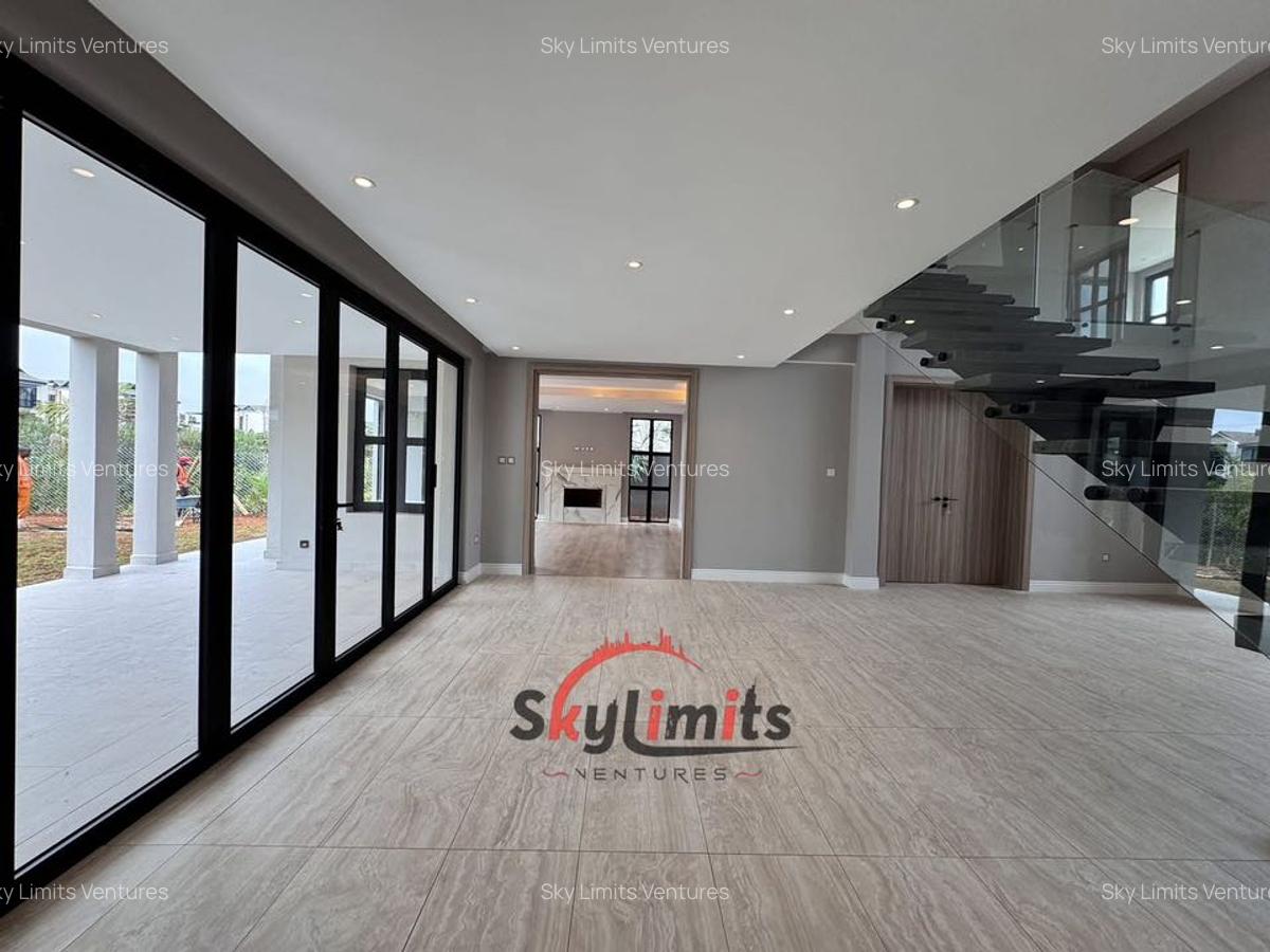 5 Bed Villa with En Suite in Runda - 4