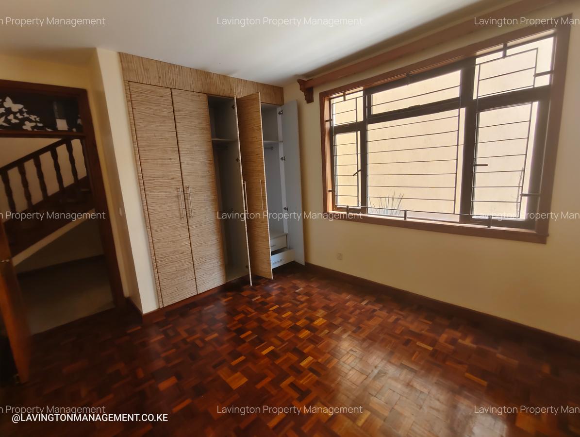5 Bed Townhouse with En Suite at Lavington Green - 17