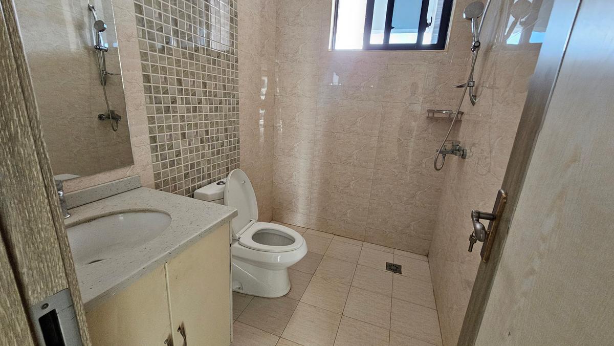 3 Bed Apartment with En Suite in Kilimani - 5