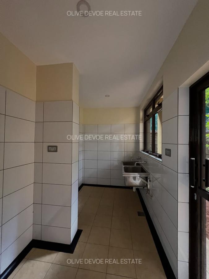 5 Bed Townhouse with En Suite in Lavington - 2