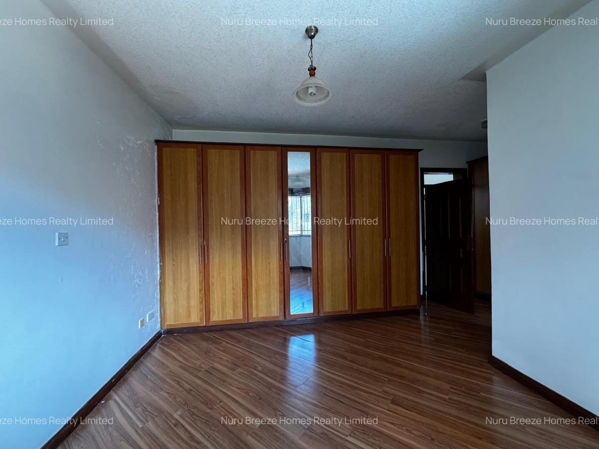 4 Bed Townhouse with En Suite in Brookside - 9